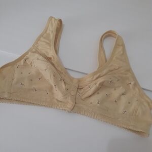 +1🛍🏵Cream Wireless Bralette with Textured Details